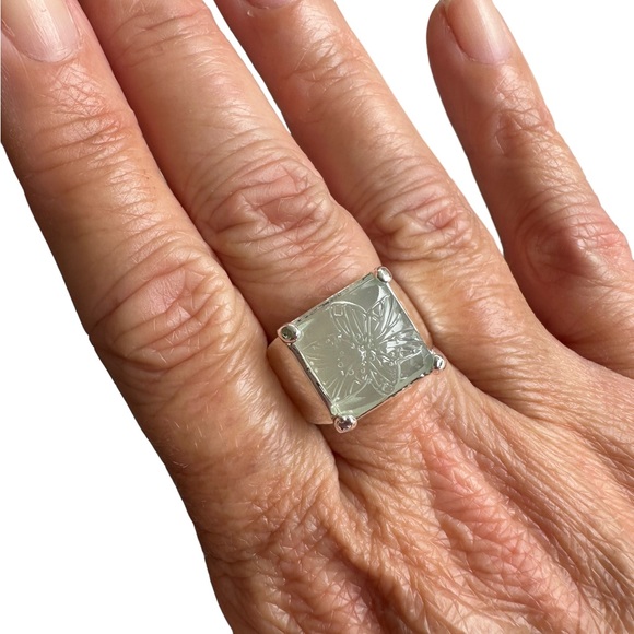 Sterling Silver Ring with Pale Green Square Stone - Picture 4 of 6